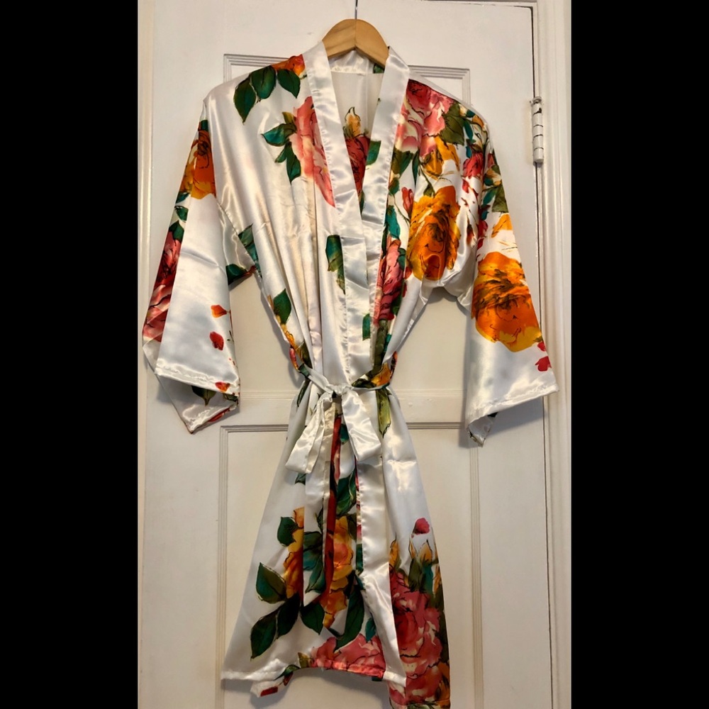Floral Satin Robe 👘 NWOT